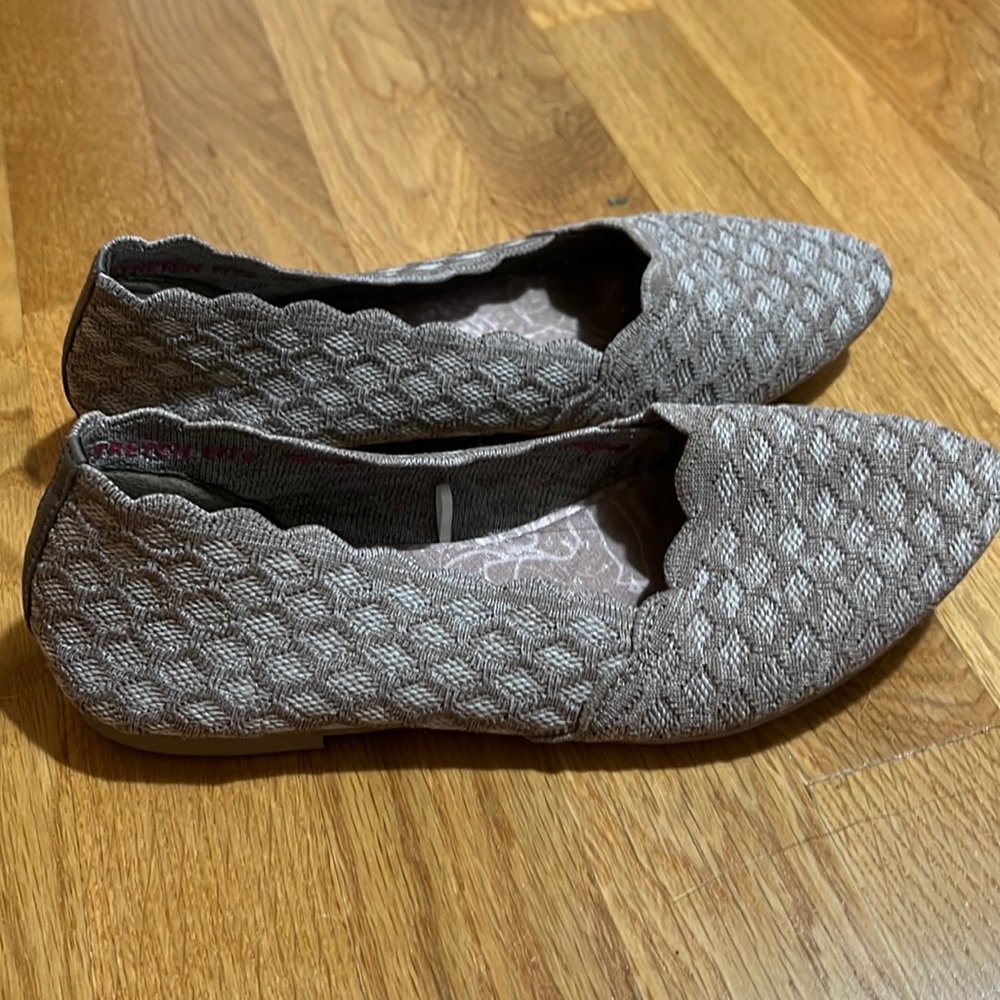 Skechers women’s Cleo size 7